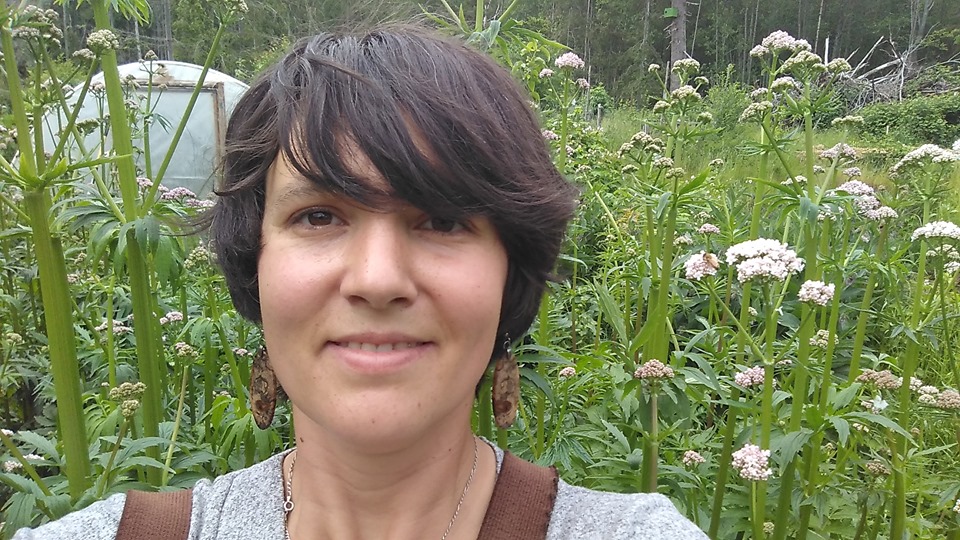 Reisha-Beck-Wildroot Reisha Beck surrounded by wildflowers